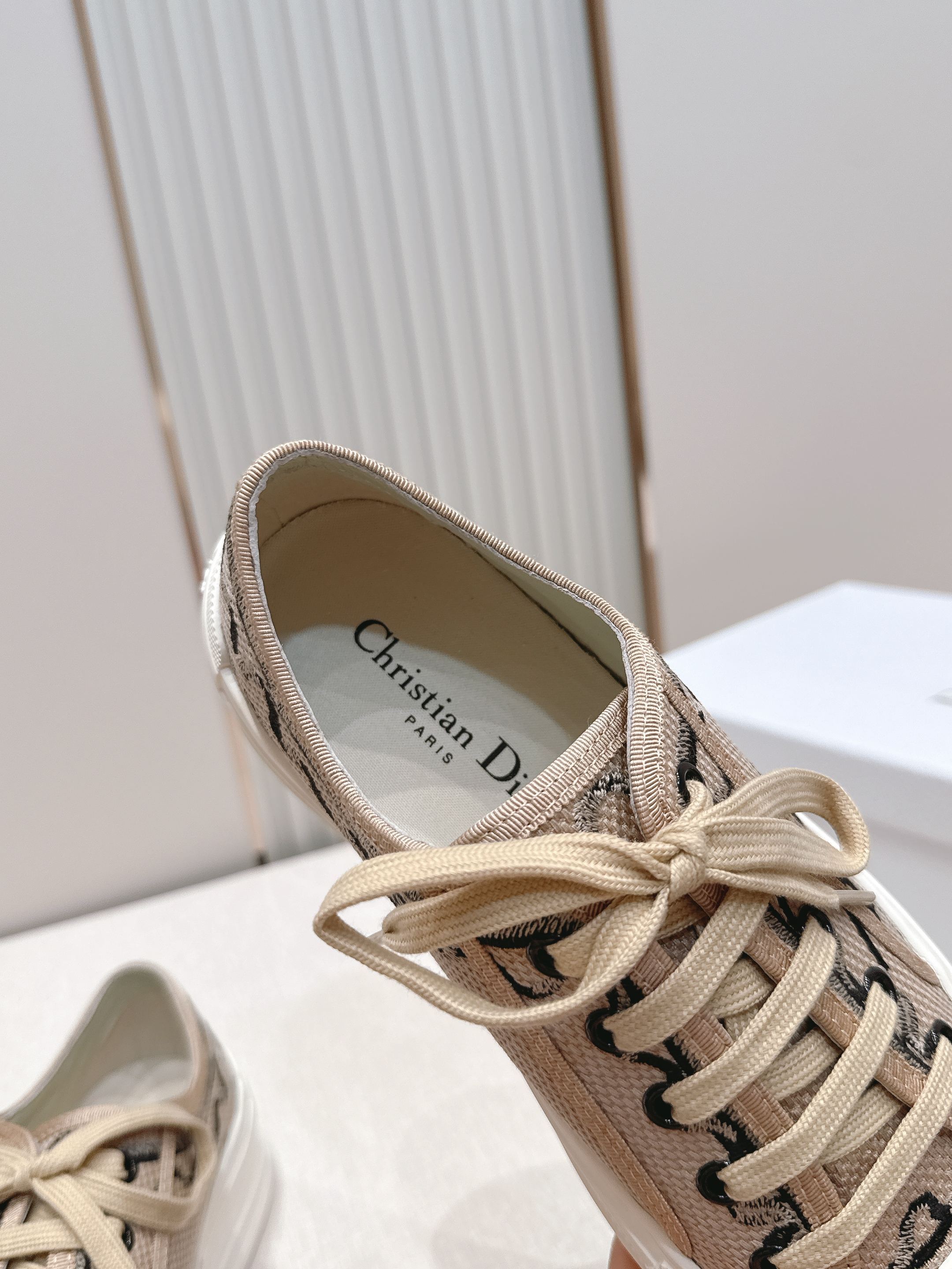 Women Classic Letter Jacquard Canvas Sneakers Thick Platform Lace Up Casual Walking Shoes Luxury Style Daily Wear Shoes