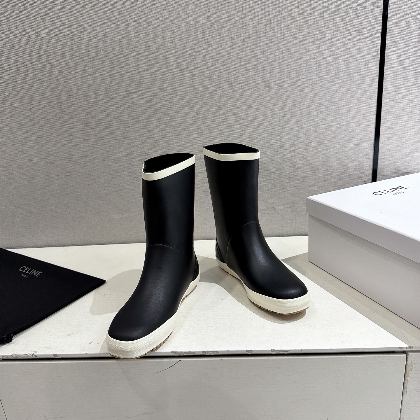 Women Classic Black Mid Calf Rain Boots Waterproof Non Slip Rubber Short Boots Fashion Daily Outdoor Water Shoes