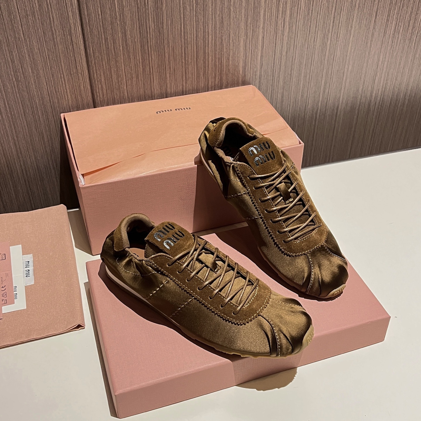 Women Satin Lace Up Flat Sneakers Retro Split Toe Soft Casual Walking Shoes