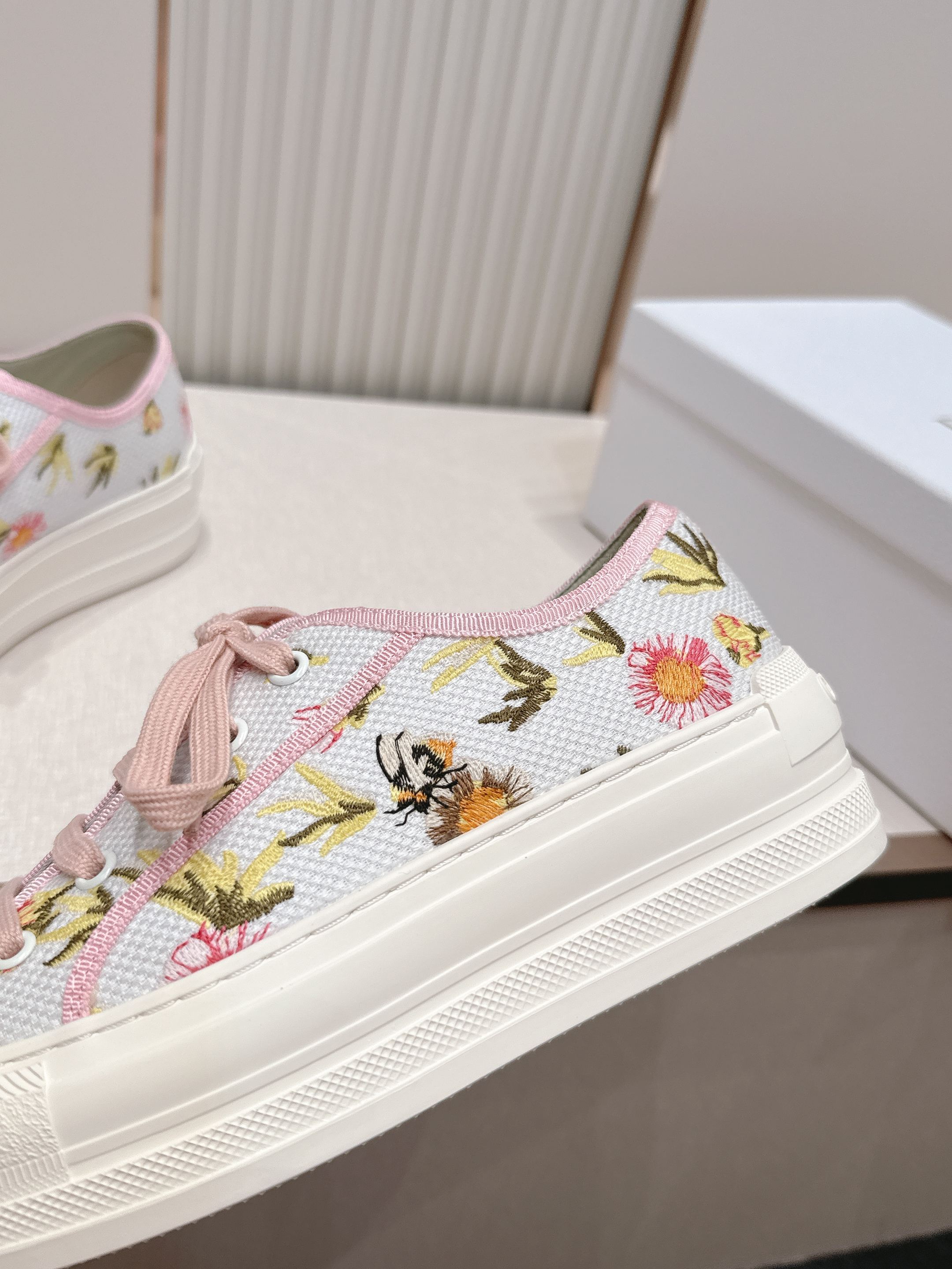 Women Sweet Colorful Floral Canvas Sneakers Pink Lace Up Platform Casual Shoes Breathable Fashion Daily Walking Shoes