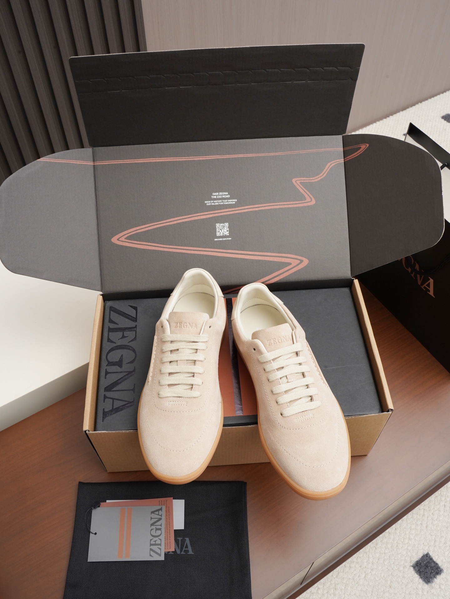 Beige Suede Casual Sneakers Men Soft Sole Comfort Flat Walking Shoes Retro Daily Wear Low Top Trainers