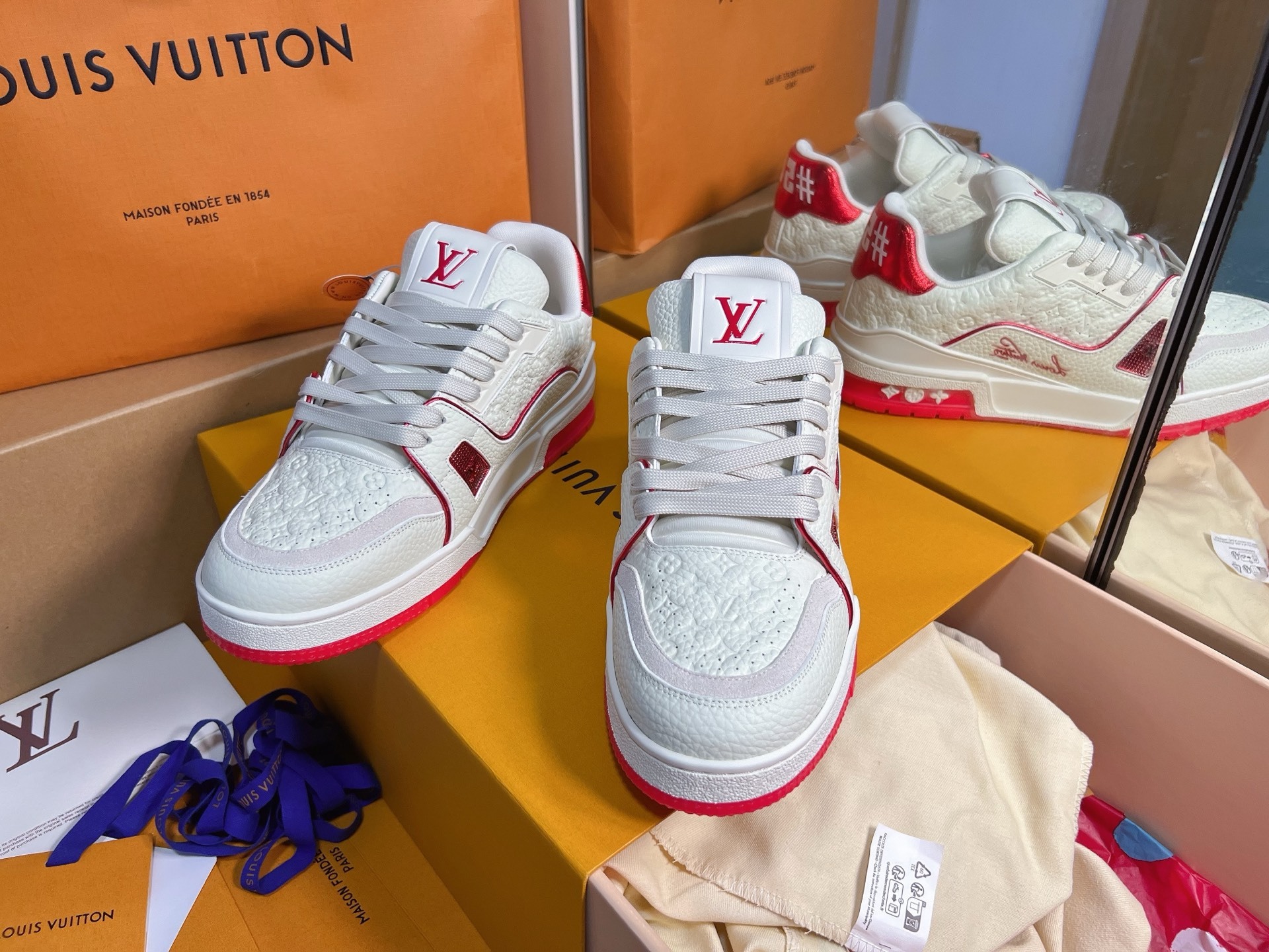 White Red Trim Embossed Casual Skate Shoes Unisex Fashion Lace Up Sneakers