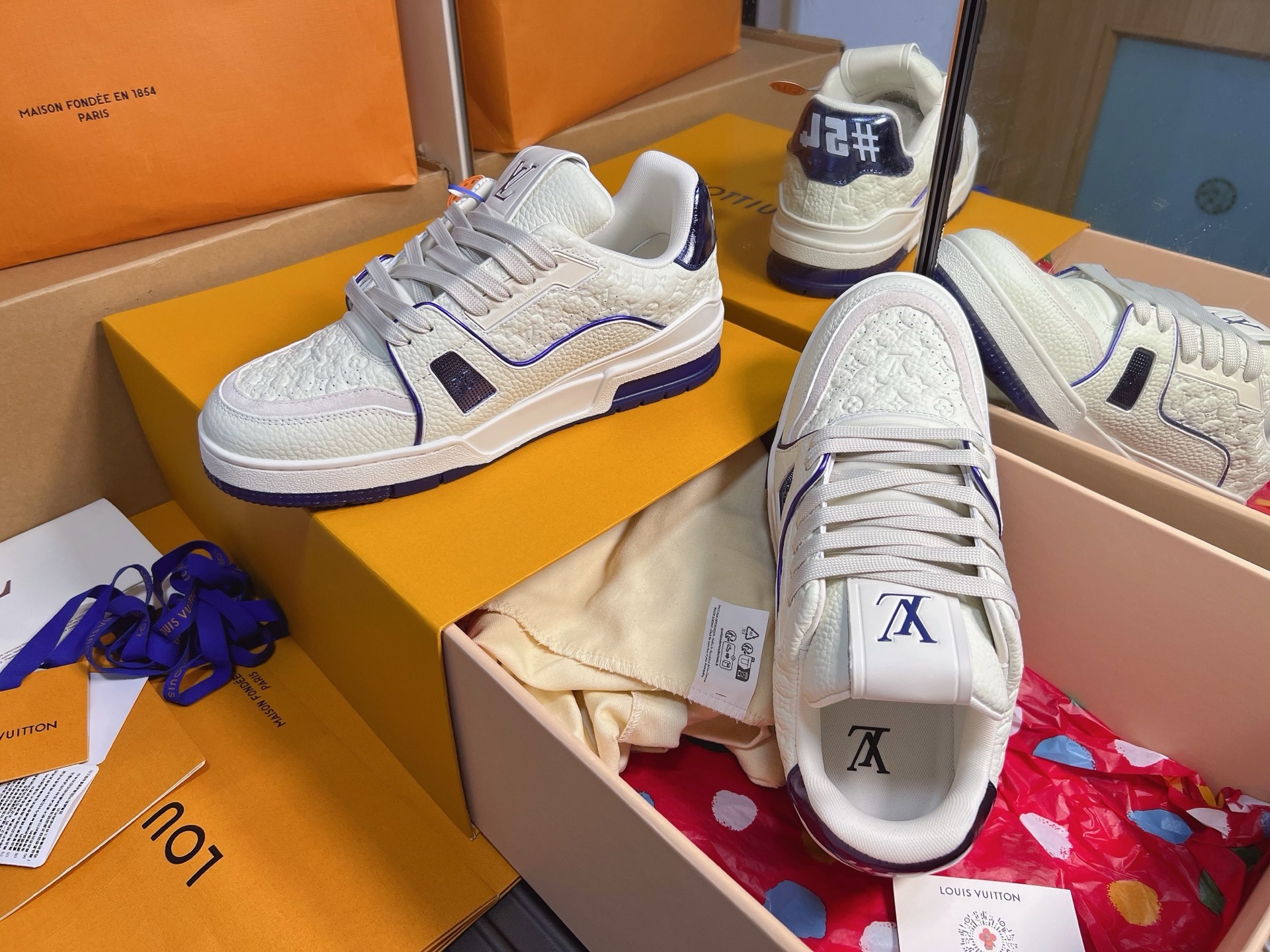 White Navy Blue Trim Embossed Skate Shoes Unisex Lace Up Fashion Sneakers