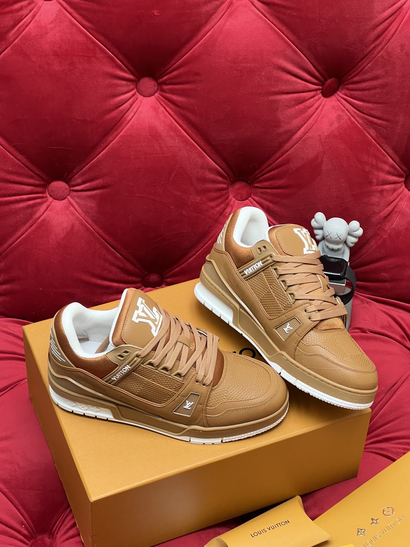 Men Retro Brown Grain Leather Low Top Skate Shoes Classic Embroidery Logo Casual Board Shoes Non Slip Fashion Daily Walking Sneakers