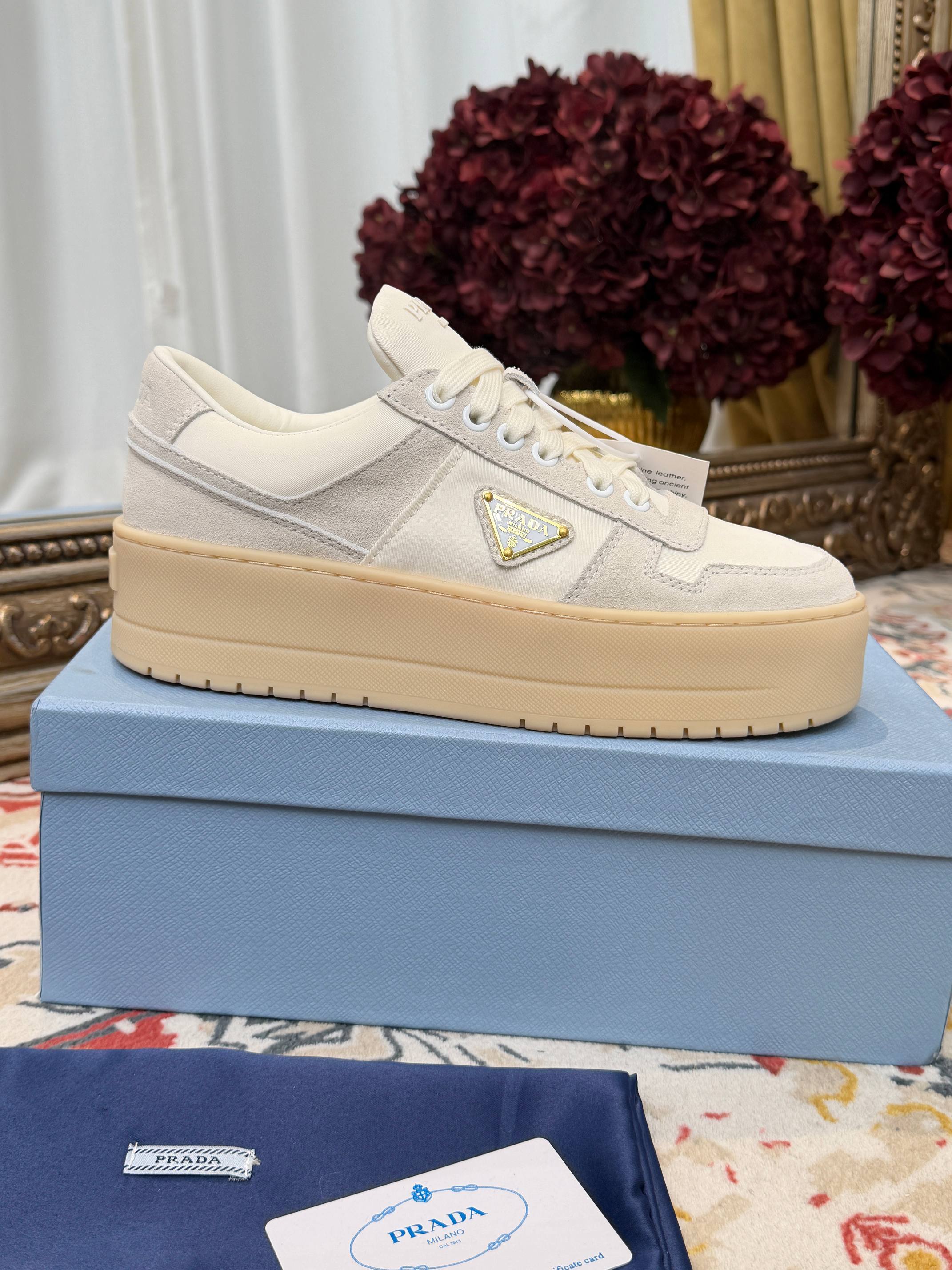 Women White Suede Platform Sneakers Lace Up Thick Sole Casual Walking Shoes