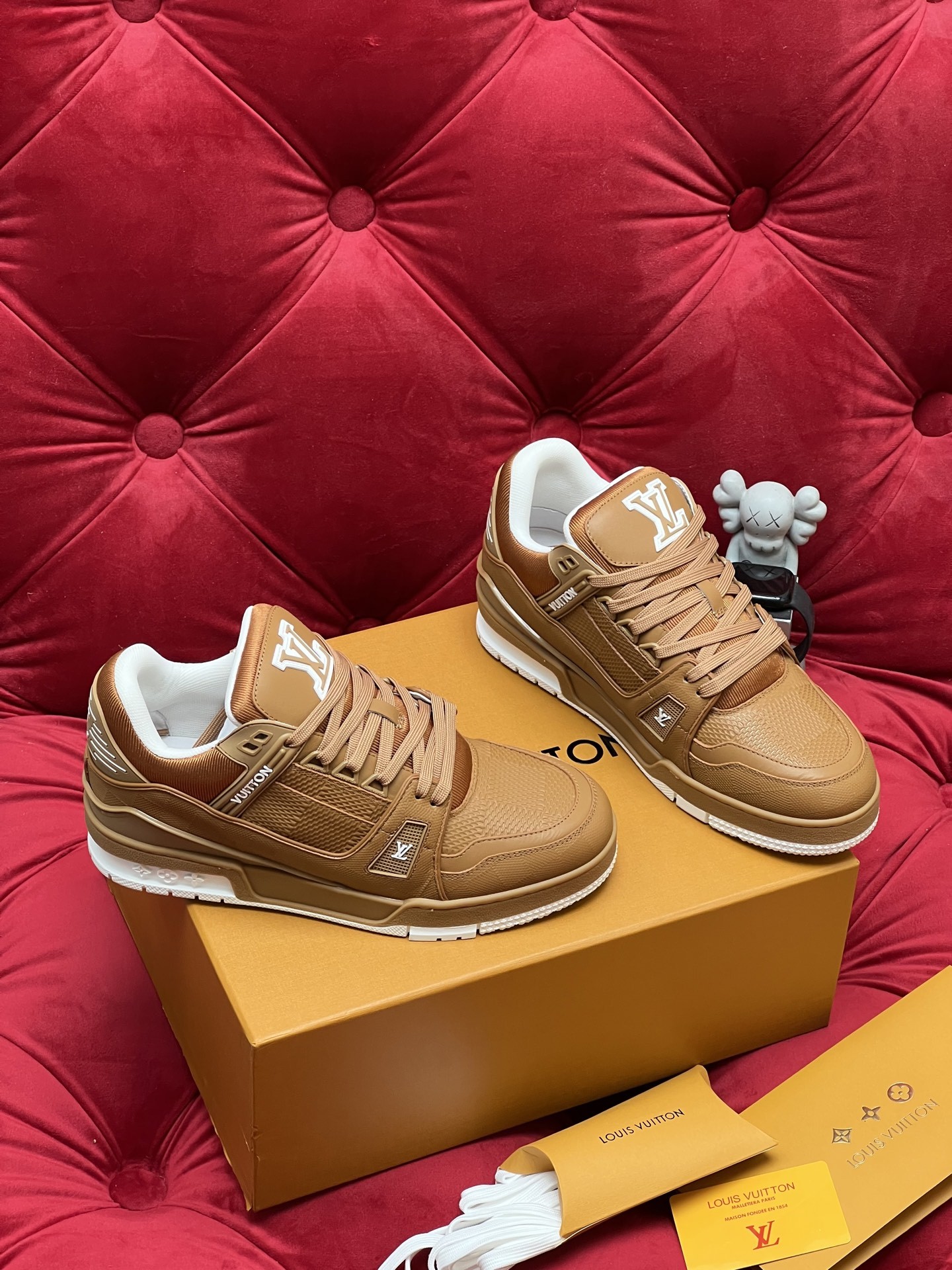 Men Retro Brown Grain Leather Low Top Skate Shoes Classic Embroidery Logo Casual Board Shoes Non Slip Fashion Daily Walking Sneakers