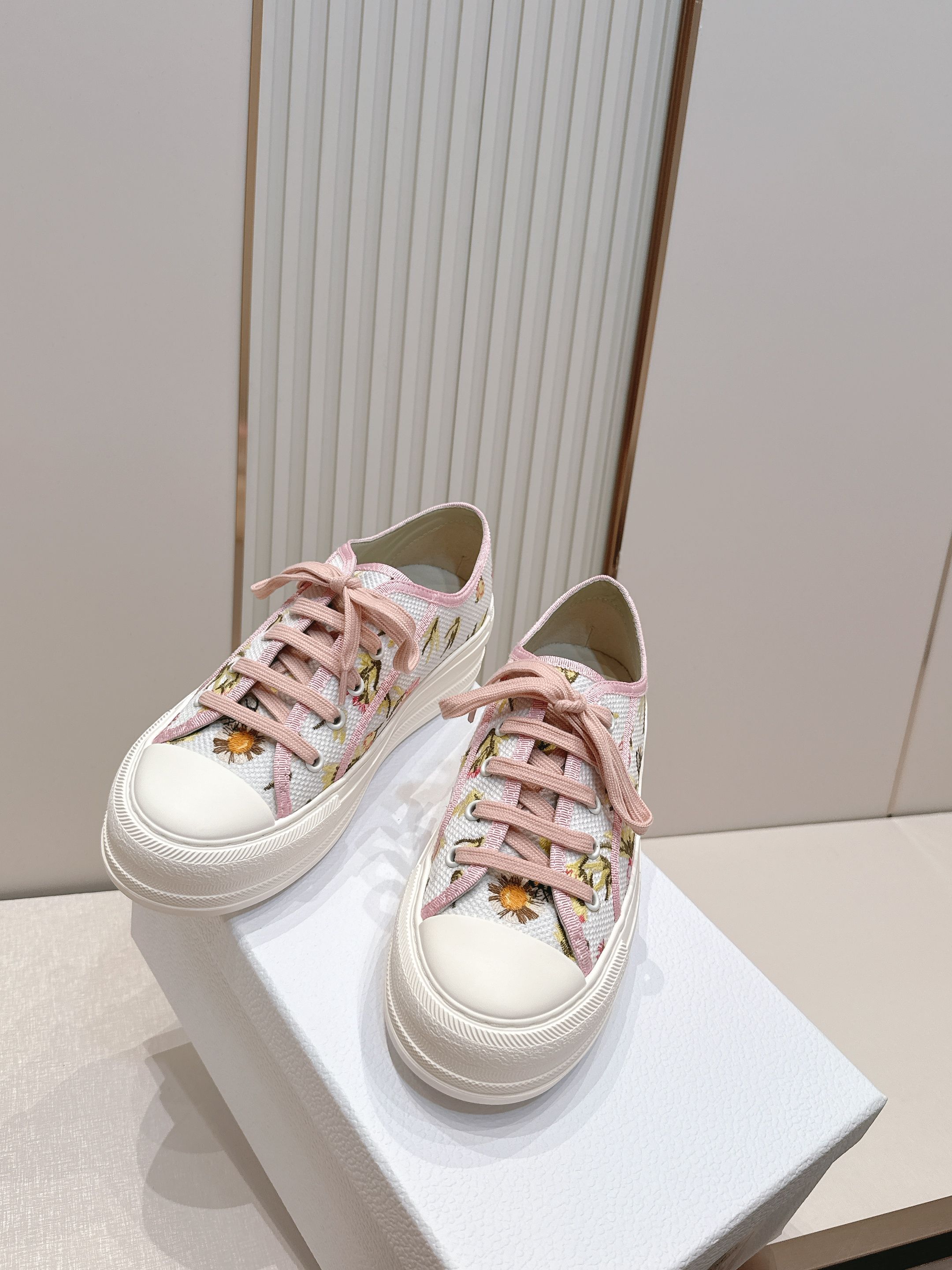 Women Sweet Colorful Floral Canvas Sneakers Pink Lace Up Platform Casual Shoes Breathable Fashion Daily Walking Shoes
