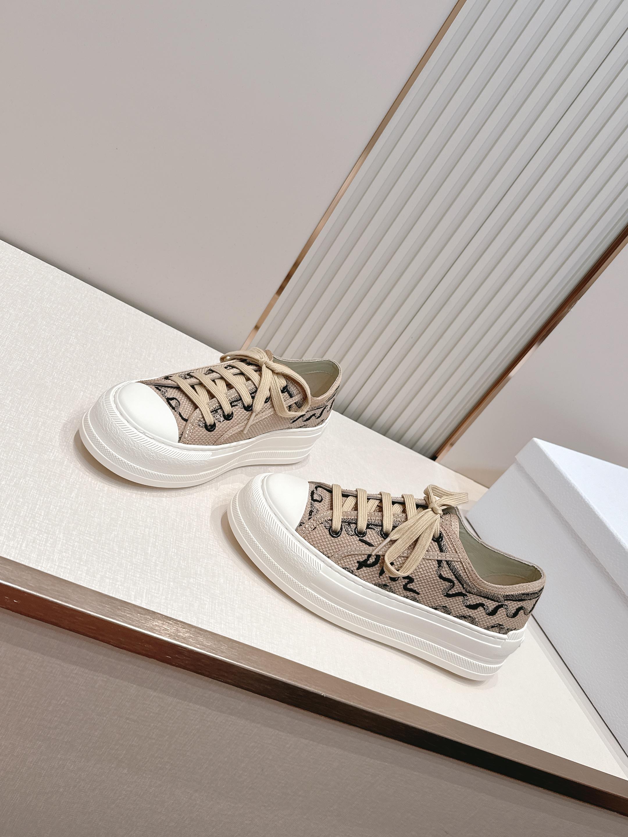 Women Classic Letter Jacquard Canvas Sneakers Thick Platform Lace Up Casual Walking Shoes Luxury Style Daily Wear Shoes