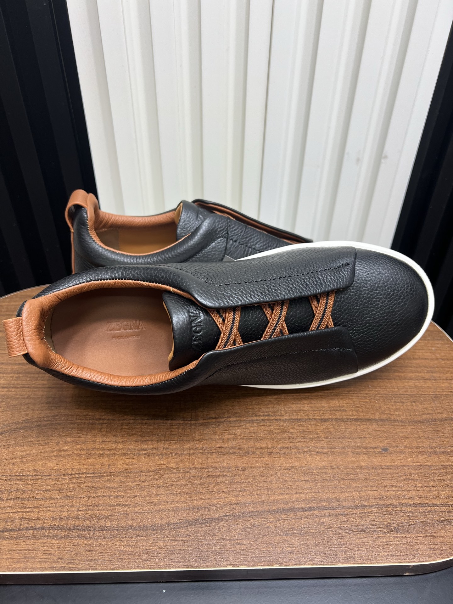 Men Slip-On Leather Casual Shoes Black Brown Laceless Walking Sneakers
