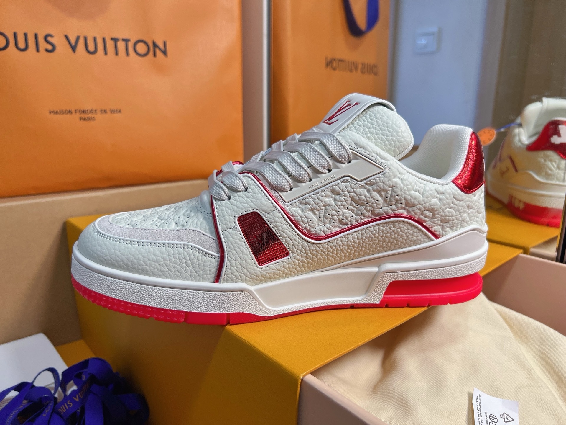 White Red Trim Embossed Casual Skate Shoes Unisex Fashion Lace Up Sneakers