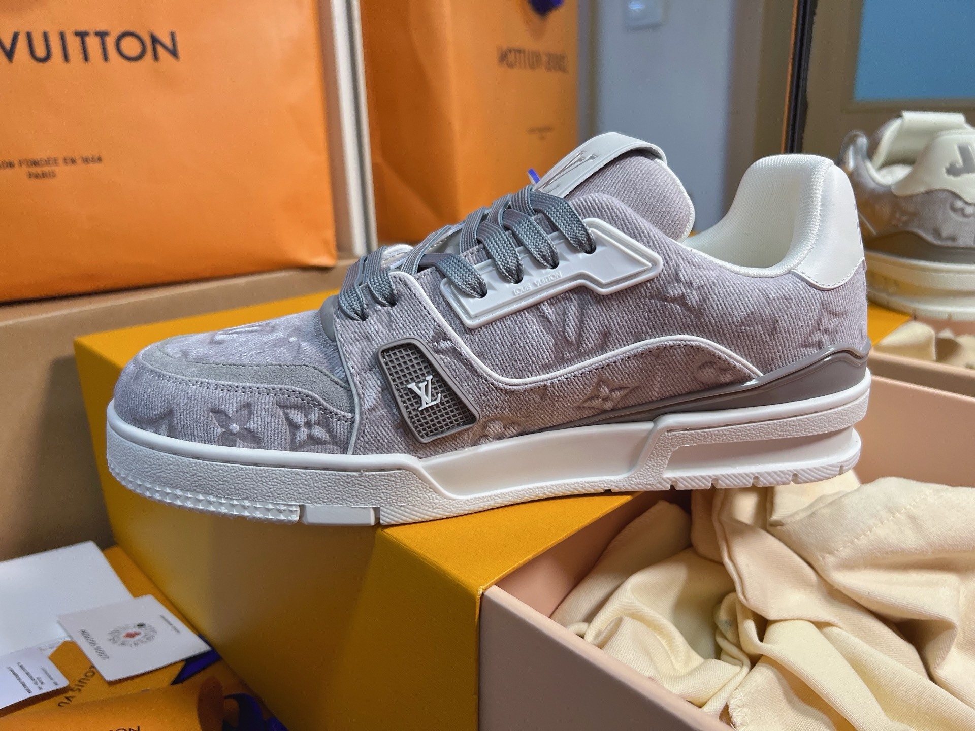 Gray Denim Print Skate Shoes Unisex Lace Up Fashion Casual Sneakers