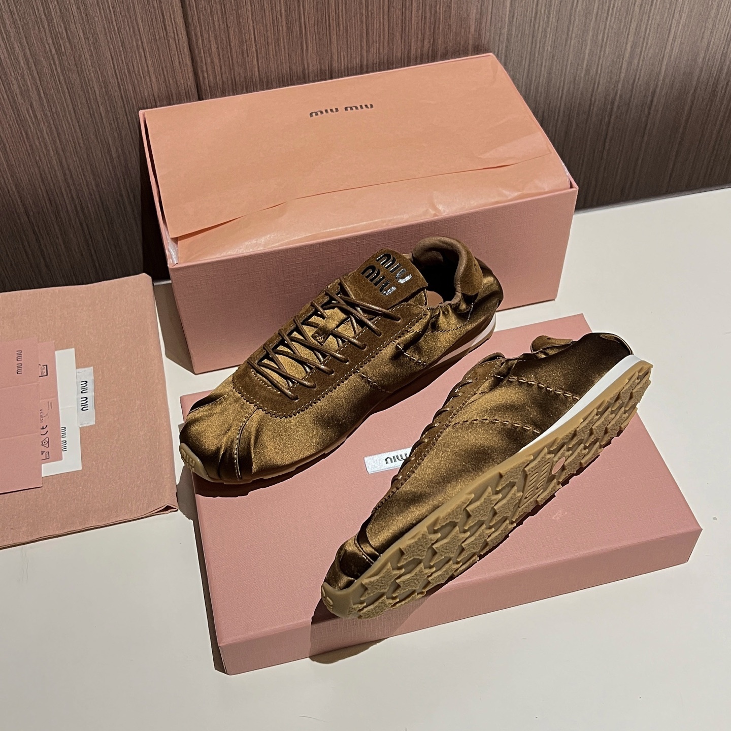 Women Satin Lace Up Flat Sneakers Retro Split Toe Soft Casual Walking Shoes