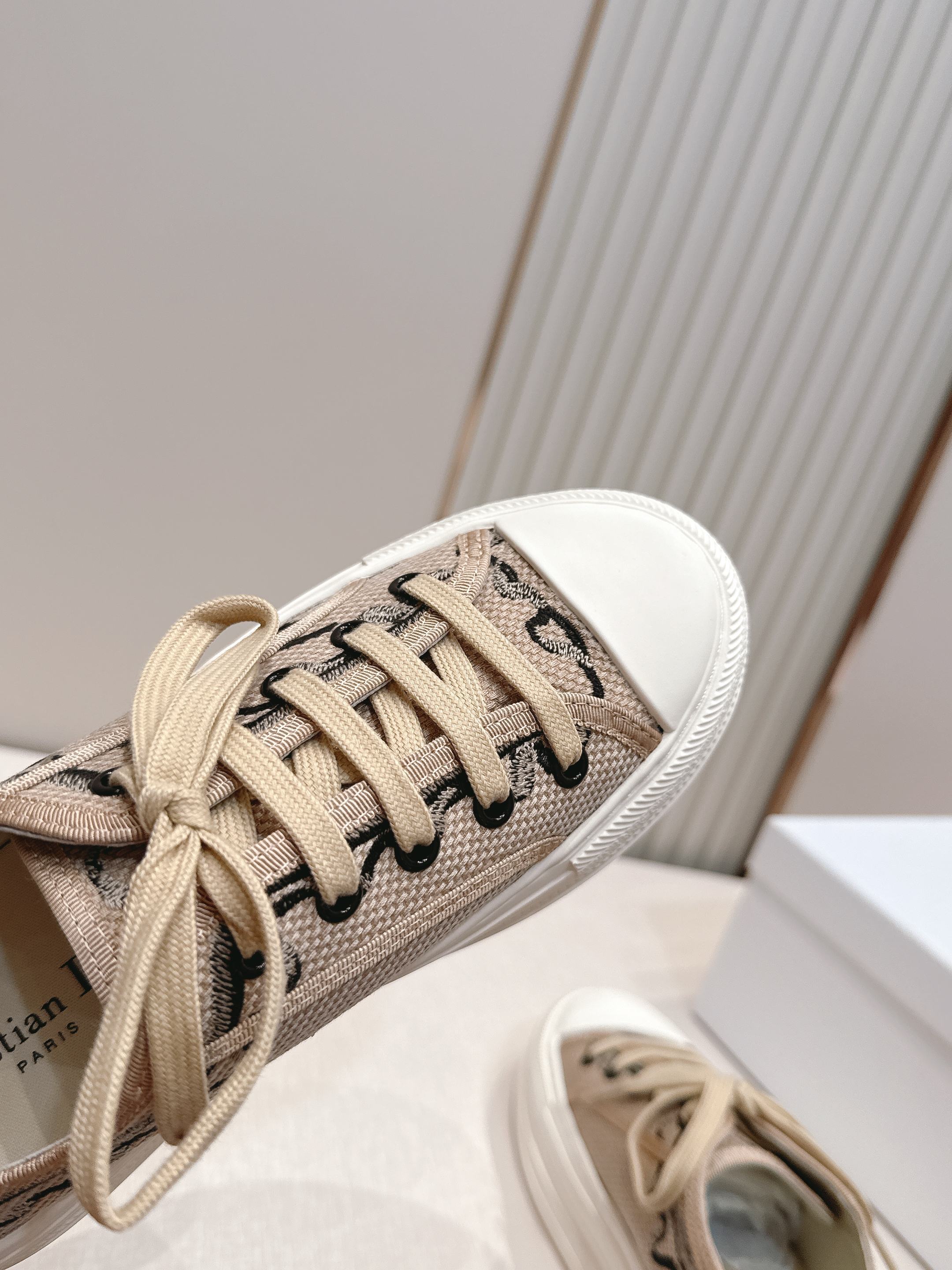 Women Classic Letter Jacquard Canvas Sneakers Thick Platform Lace Up Casual Walking Shoes Luxury Style Daily Wear Shoes