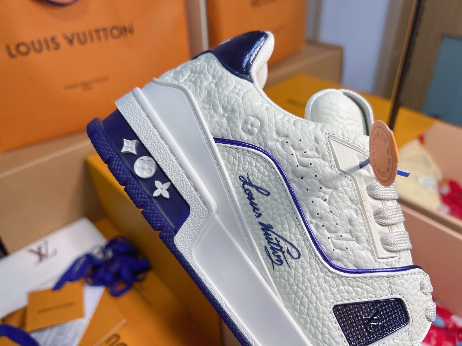 White Navy Blue Trim Embossed Skate Shoes Unisex Lace Up Fashion Sneakers