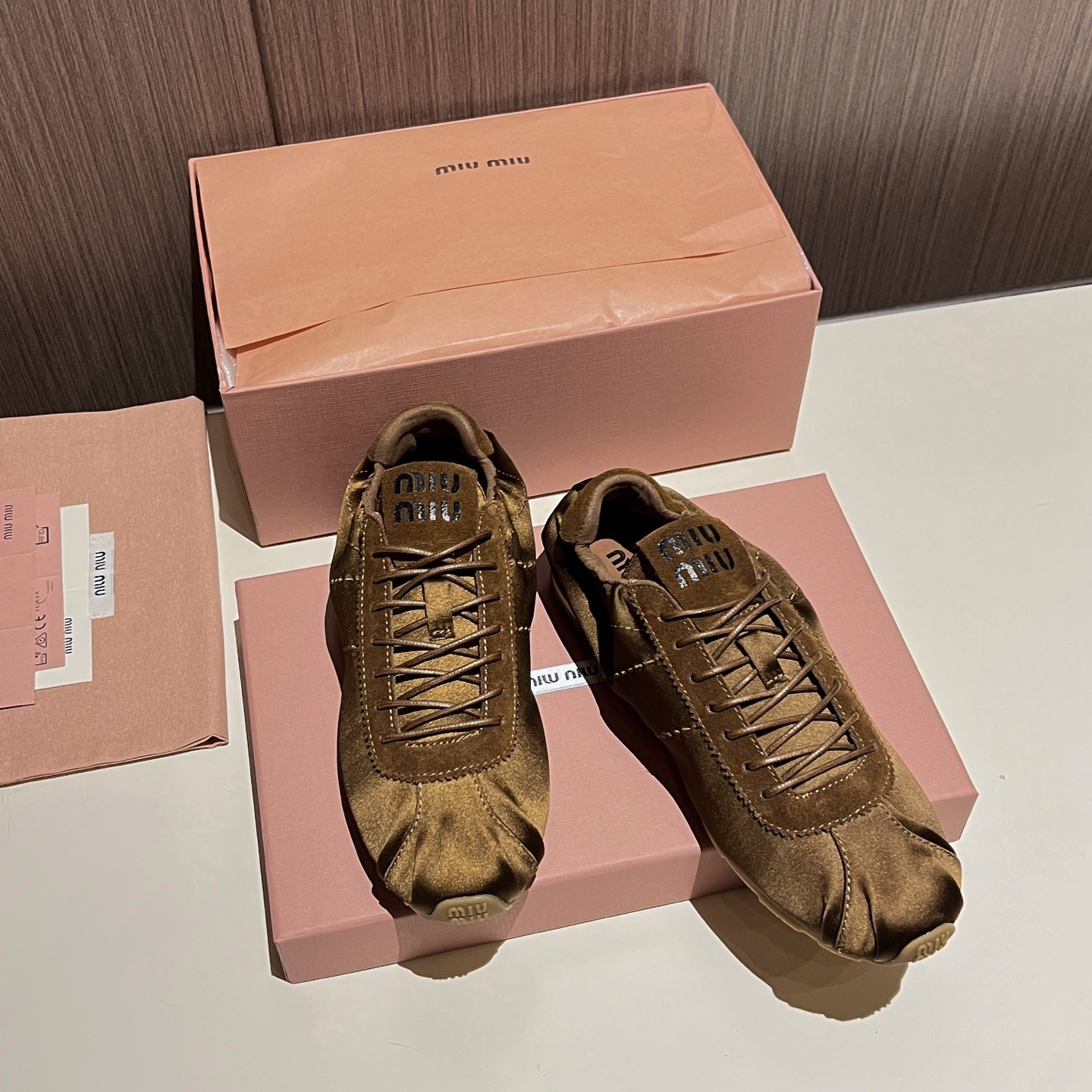 Women Satin Lace Up Flat Sneakers Retro Split Toe Soft Casual Walking Shoes