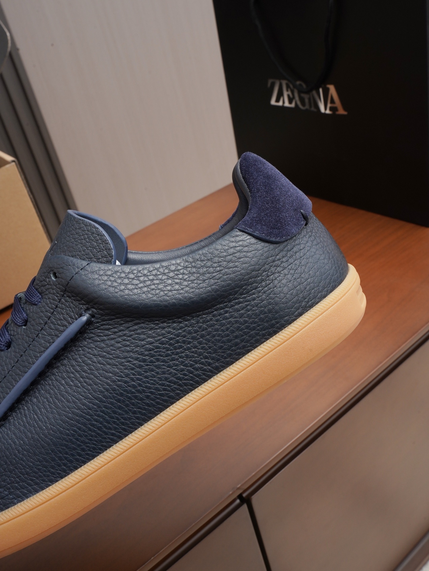 Genuine Cow Leather Men Casual Sneakers Navy Blue Grain Leather Low Top Lace Up Shoes Non Slip Rubber Sole Business Daily Walking Shoes