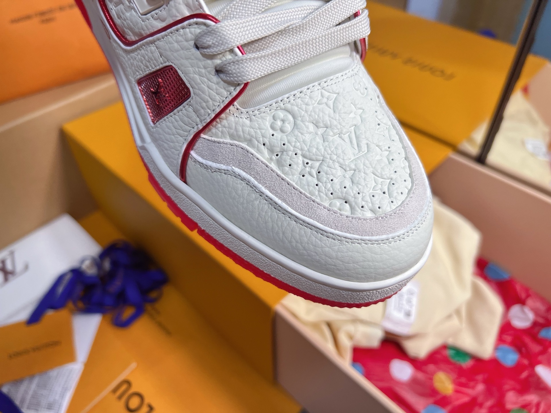 White Red Trim Embossed Casual Skate Shoes Unisex Fashion Lace Up Sneakers