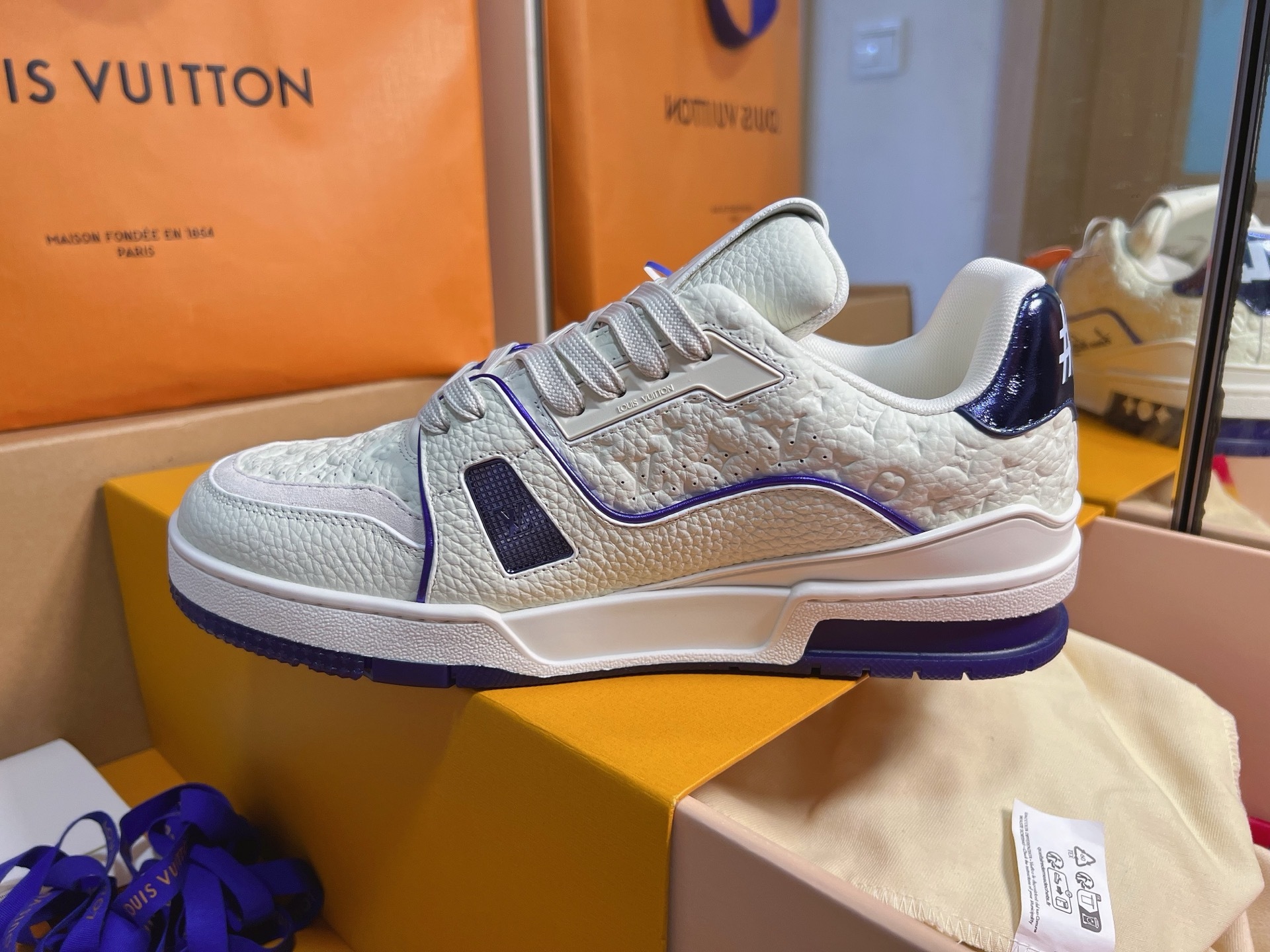 White Navy Blue Trim Embossed Skate Shoes Unisex Lace Up Fashion Sneakers
