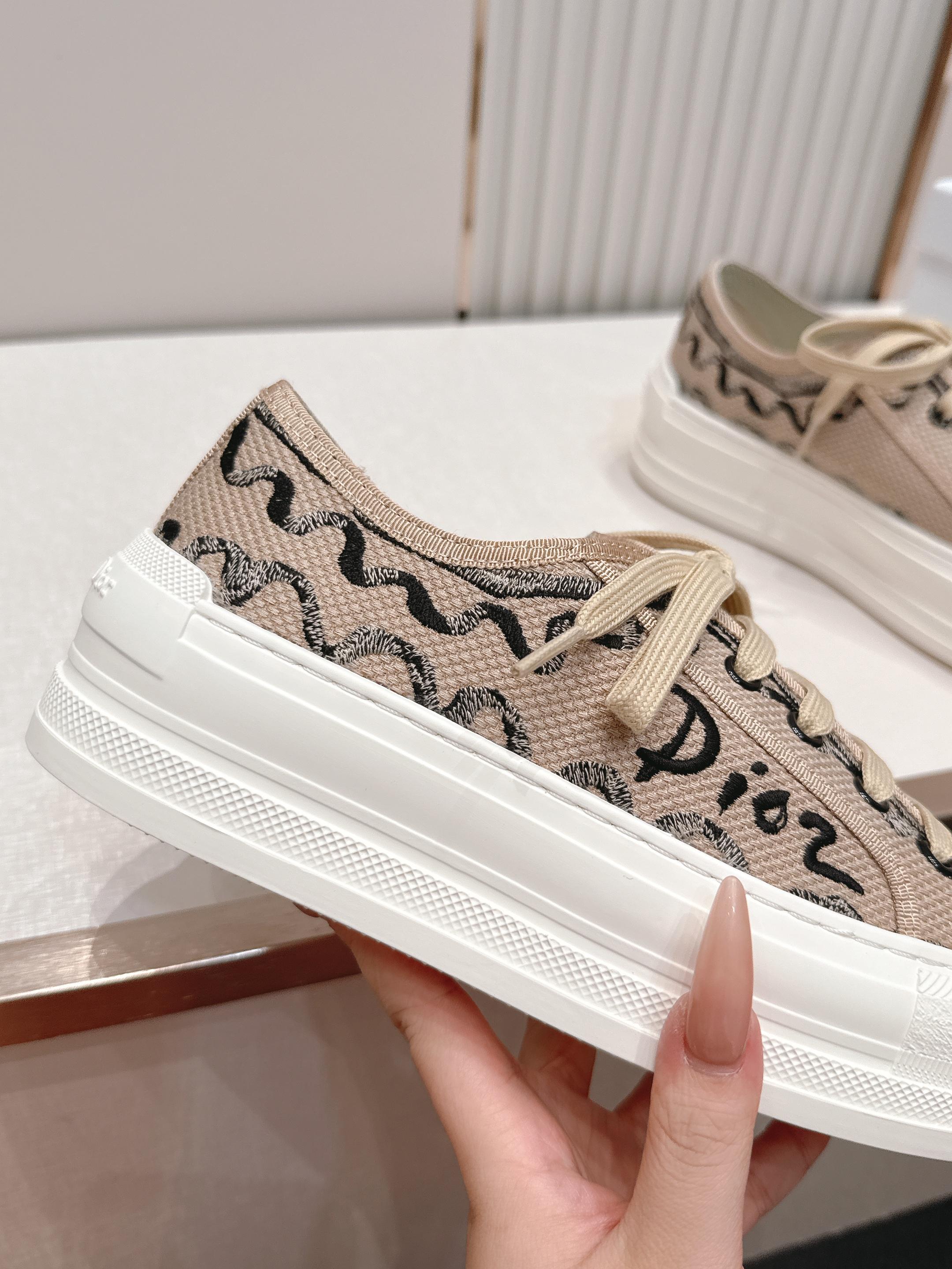Women Classic Letter Jacquard Canvas Sneakers Thick Platform Lace Up Casual Walking Shoes Luxury Style Daily Wear Shoes