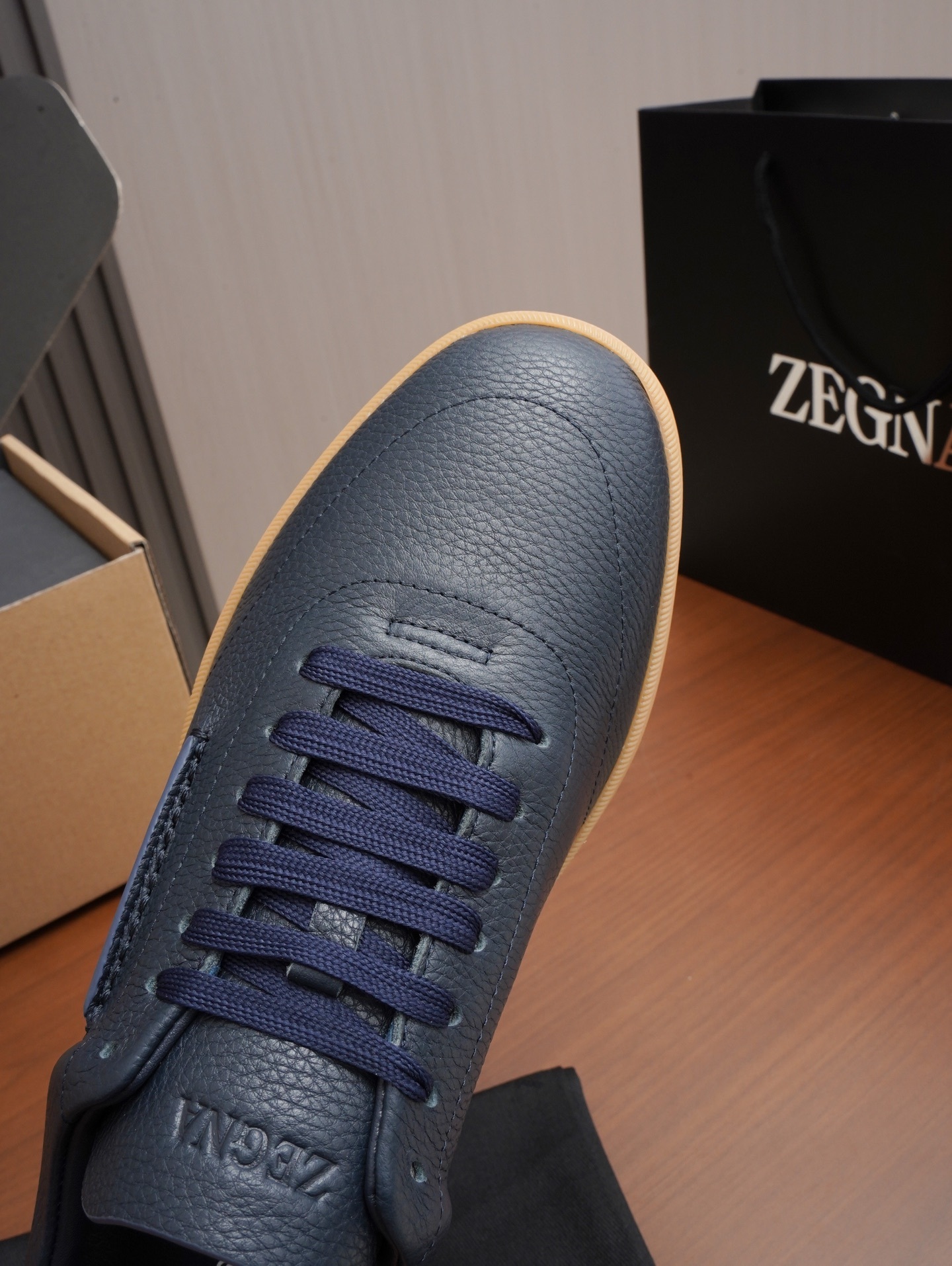 Genuine Cow Leather Men Casual Sneakers Navy Blue Grain Leather Low Top Lace Up Shoes Non Slip Rubber Sole Business Daily Walking Shoes