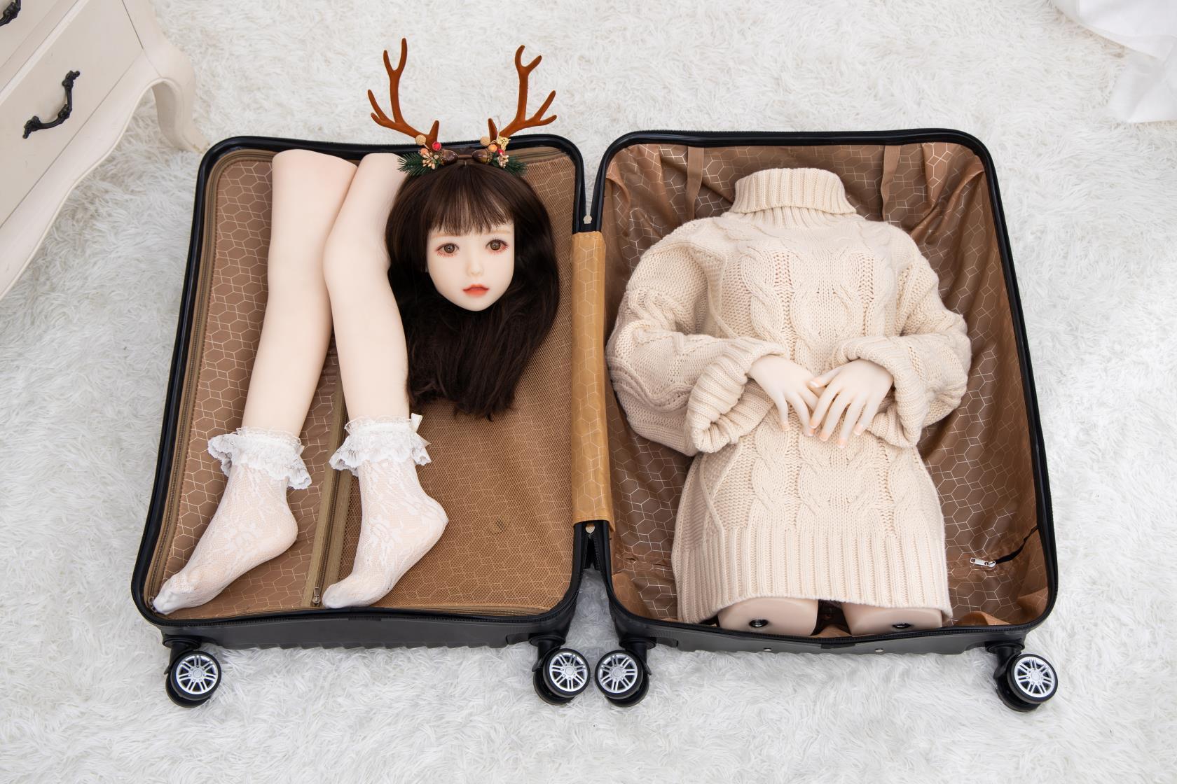 Split-leg design RM280 suitcase RM300,仿真实体娃娃工厂（马来西亚）产品展示,Split-leg design RM280 suitcase RM300