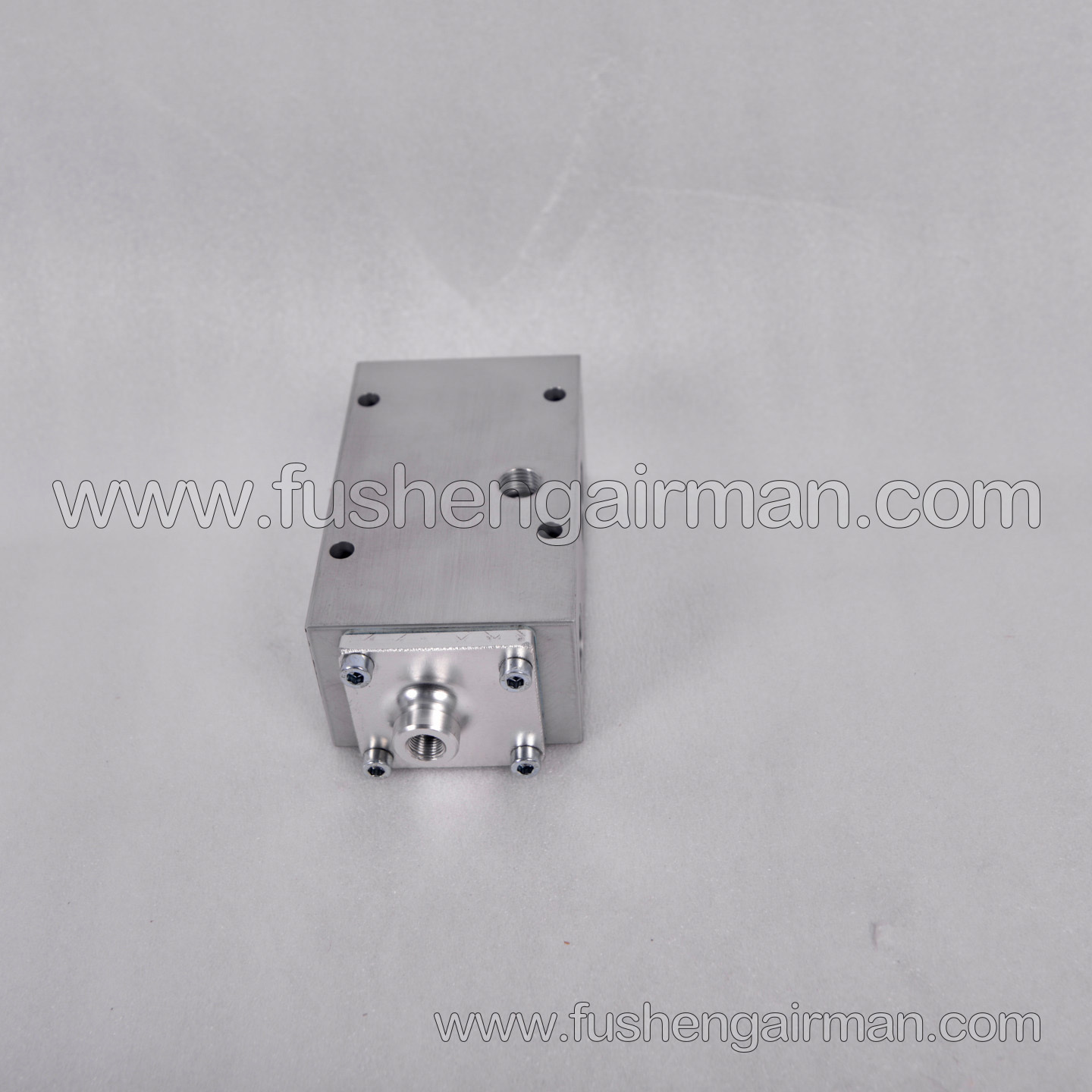 260532S17090226 Fusheng SA200A-7T Inlet Valve Relief Valve Block (with water separator cup hole)