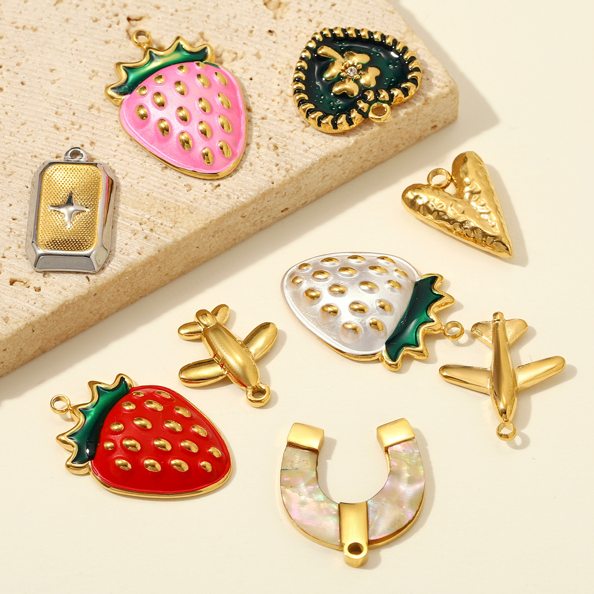 6pcs/pack Stainless Steel Enamel Strawberry Airplane DIY Charms Clover Heart Necklace Pendants Woman Horseshoe Jewelry Wholesale