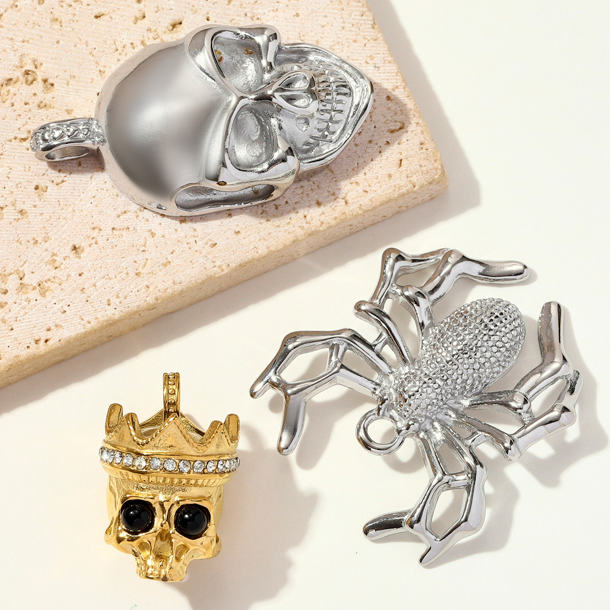 6pcs/pack Stainless Steel Rhinestone Death's Head Necklace Pendants Big Size Spider DIY Charms Women Skull Crown Jewelry Wholesale