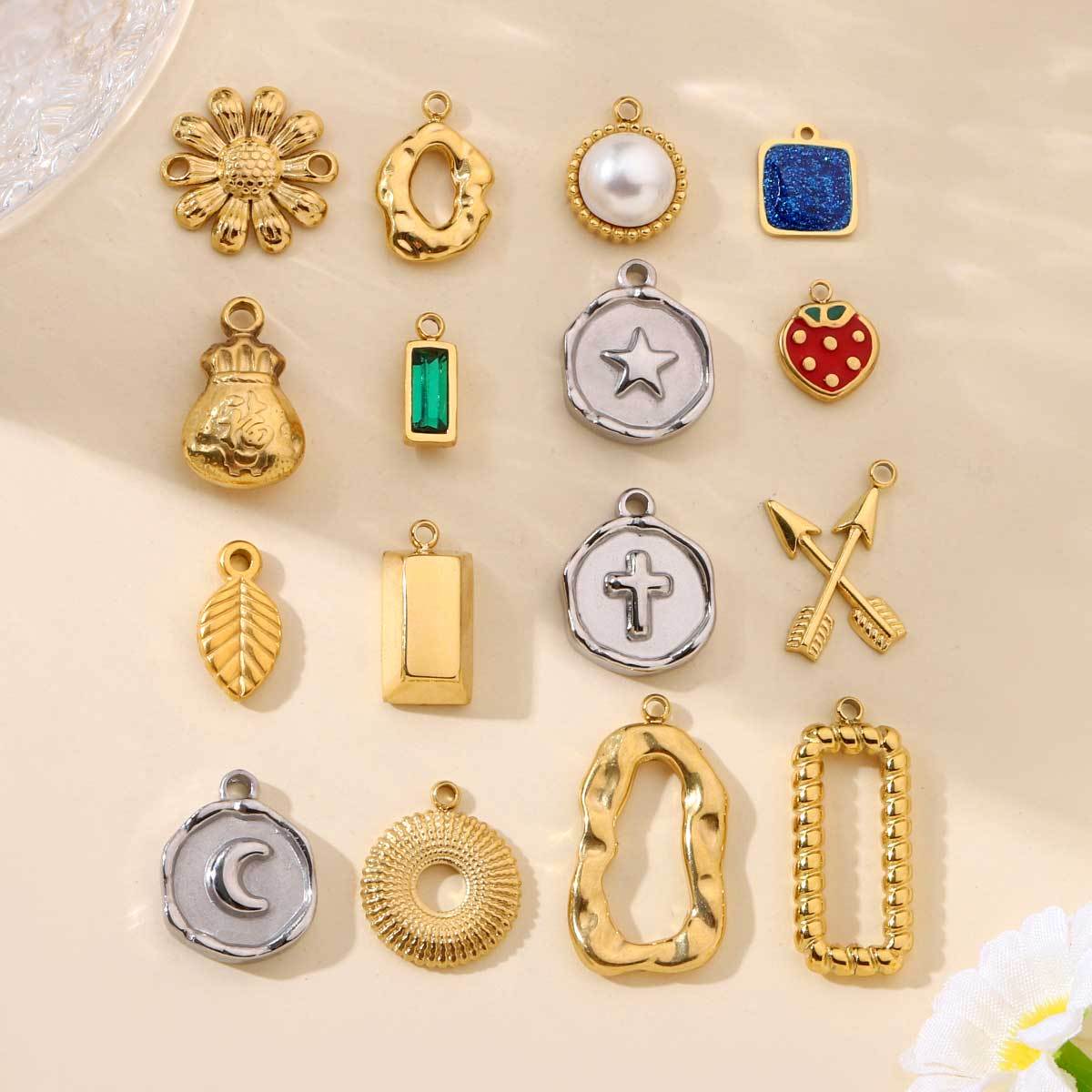 6pcs/pack Stainless Steel Geometric Nugget Lucky Bag Charms Daisy Strawberry DIY Small Pendants Wholesale