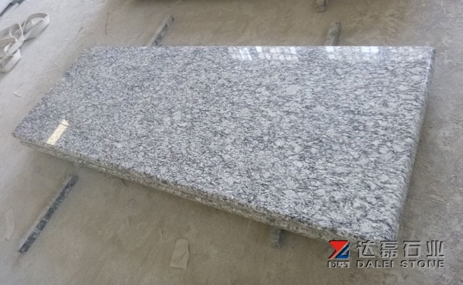 Spary White Granite Tombstone Wholesale