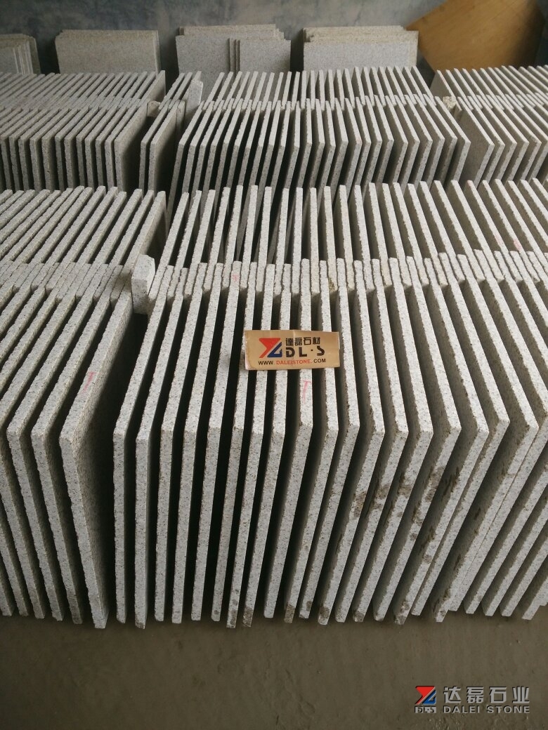 Rusty Yellow G682 Granite Tiles With Polished Finish Way