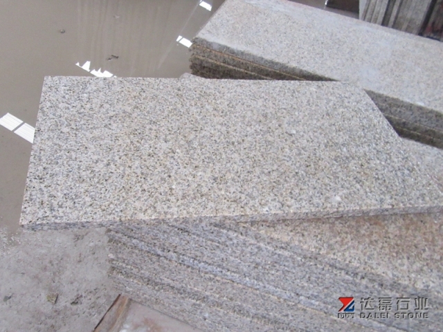 Rusty Yellow G682 Granite Tiles With Flamed Finish Way