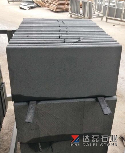 Dalei Stone Hainan Black Basalt Tiles Grinding 400 Finish Way