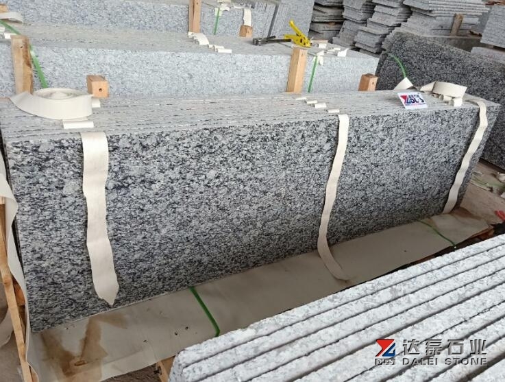 Spray White Granite Small Slabs Dalei Stone
