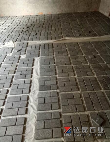 Old Orginal G684 Granite Flamed Cubestone With Net