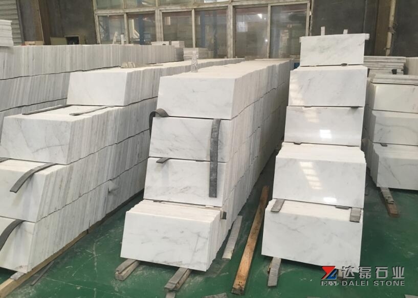 China Local White Marble Thin Tiles Polished Floor Project