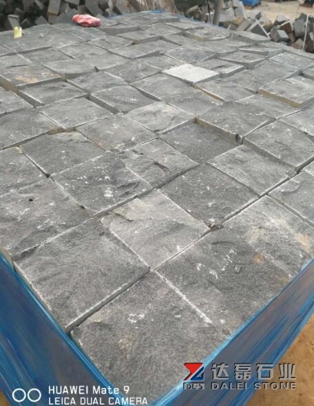 Zhangpu Black Basalt Cube Stone Natural and Saw Cutting Finish Way