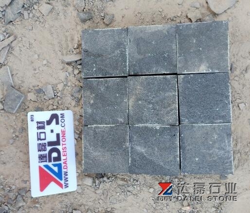 Zhangpu Black Basalt Cube Stone Natural and Saw Cutting Finish Way