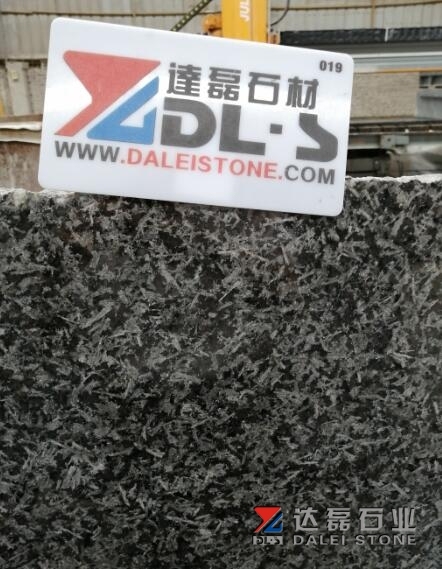 Beautiful Green Color Dark Grey Color Granite Like Ice Veins Polished