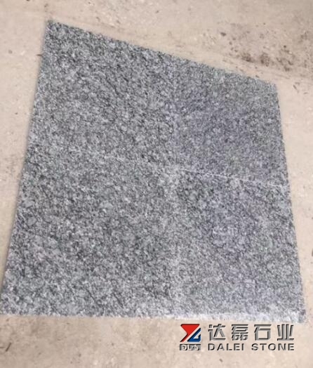 China Spray White Granite Tiles Polished