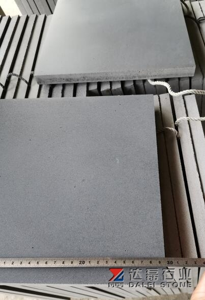Hainan Black Basalt Coping Tiles Honed Finish Way