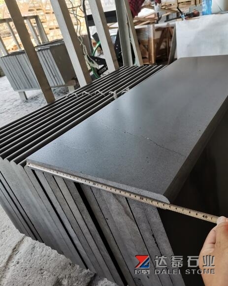 Blue Basalt Black Basalt Hainan Black Basalt Bullnose Edge Honed Tiles