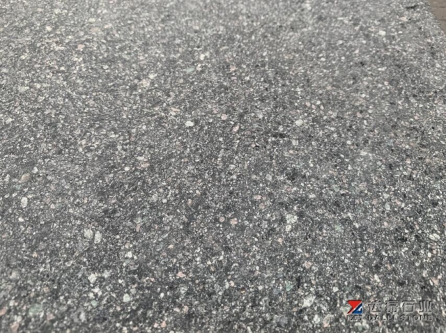 Green Porphyry Cube Stone Flamed Saw Cutting