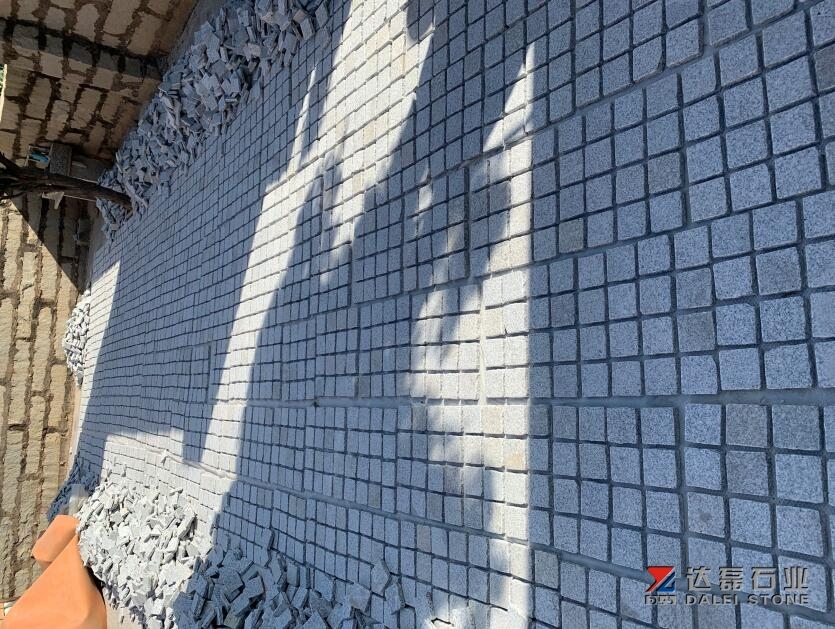 G603 Mesh Paver Cube Stone Flamed Finish Way