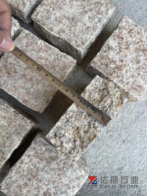 Yellow Rusty G682 Cube Stone Top Flamed Rest Natural Split