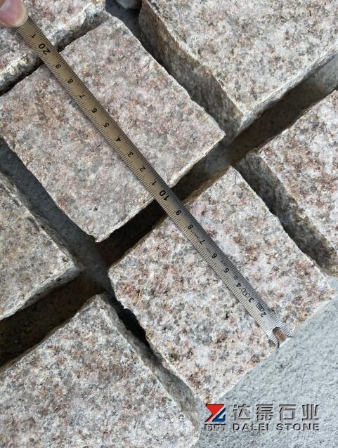 Yellow Rusty G682 Cube Stone Top Flamed Rest Natural Split
