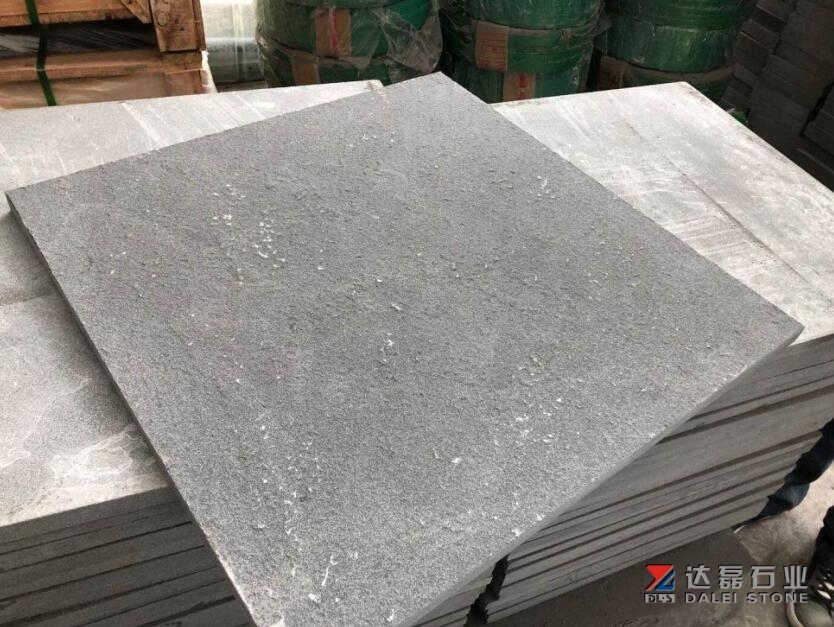 Bluestone Treand Tiles Top Flamed One Long Rock Face