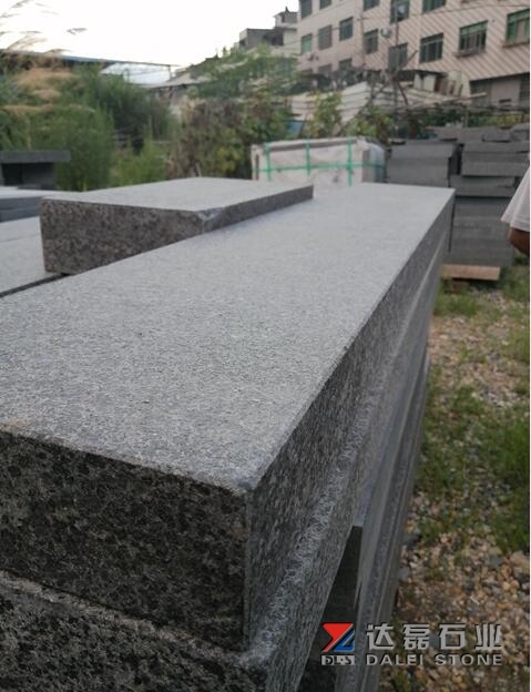Orginal G684 Black Peal Basalt Flamed Paving Stone