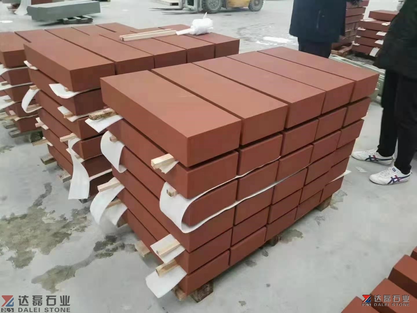Natural China Red Sandstone Tile for Architectural Masonry Cladding and Paving