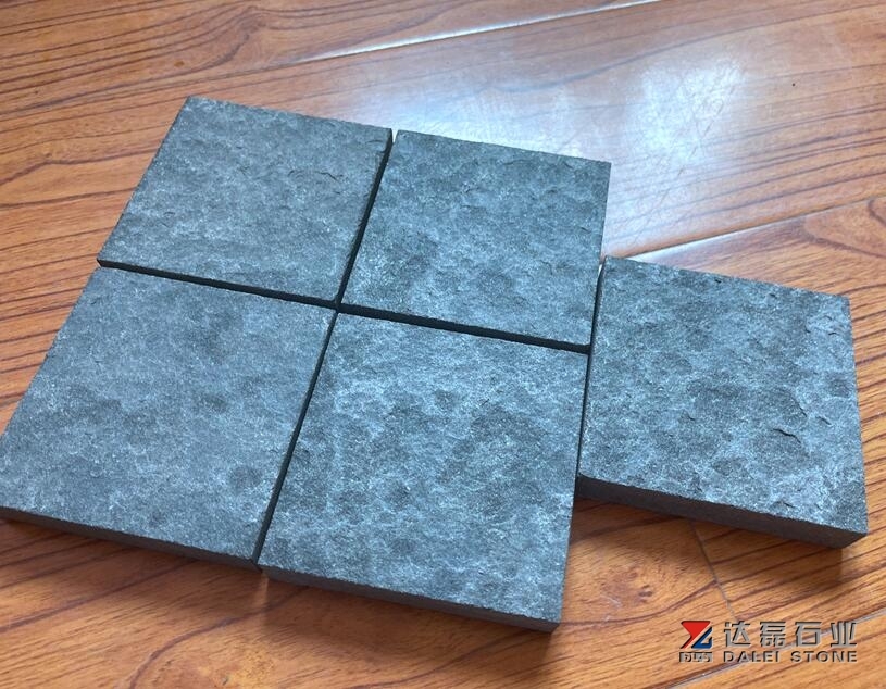 Mengolia Black Cube Stone Top Flamed Others Saw Cutting